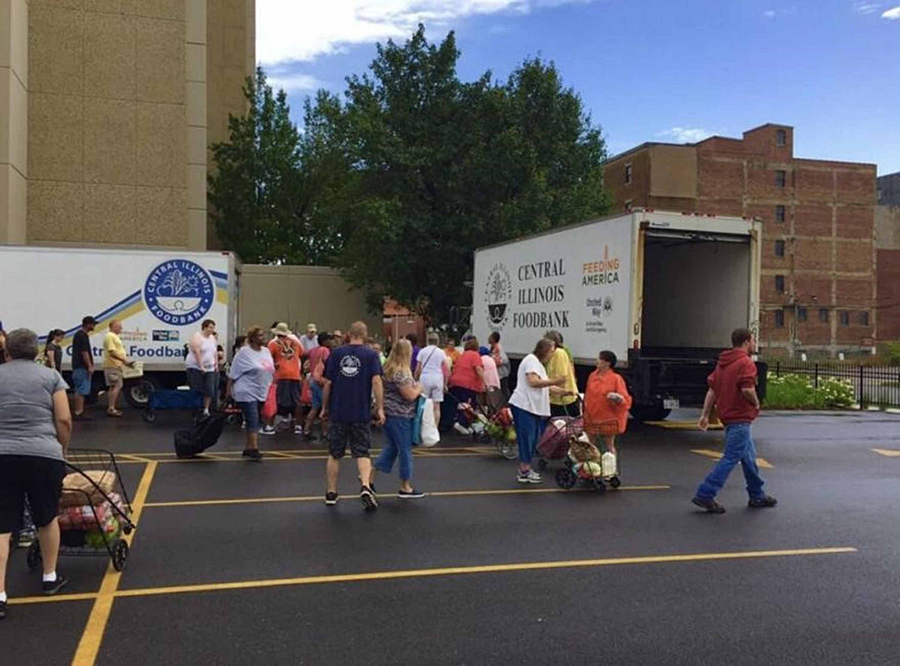 Central-Illinois-Foodbank-distributing-food-at-the-FQHC-at-the-SIU-Center-for-Family-Medicine
