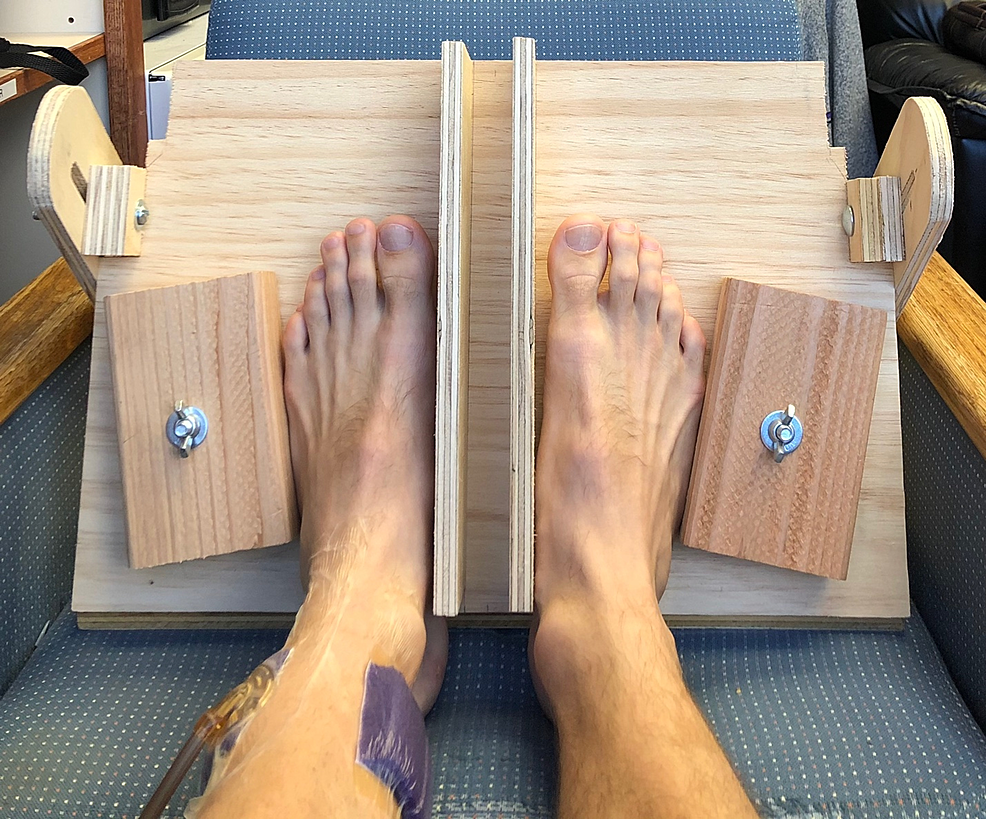 This-custom-jig-held-the-feet-in-place-to-eliminate-any-motion-artifact-during-the-experiment.-The-NPWT-dressing-was-applied-to-the-left-lower-leg,-proximal-to-the-ankle.