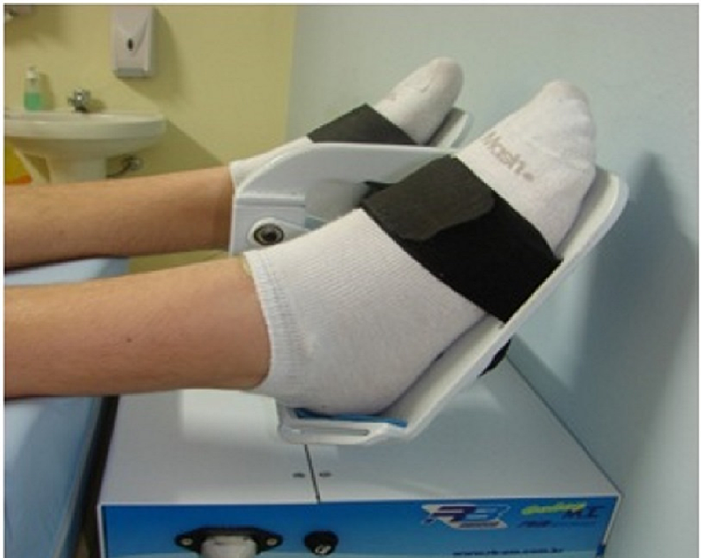 The-RAGodoy®-apparatus-for-lower-limbs-with-the-feet-in-position,-ready-to-start-treatment