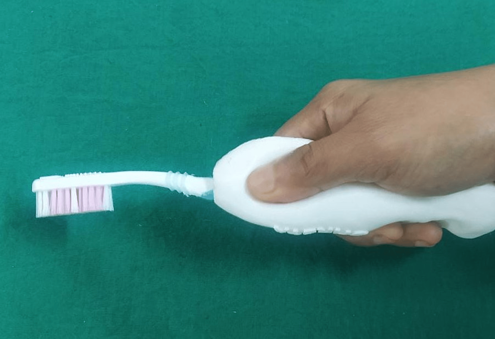 3D-printed-handle-with-toothbrush.